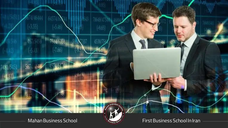 اسلاید یا وایت‌بردی شامل سرفصل‌های اصلی: تحلیل بنیادی، تحلیل تکنیکال، مدیریت مالی، اقتصاد، مدیریت ریسک و قوانین بازار سرمایه.