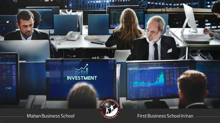 نمایی از محیط کاری یک شرکت سرمایه‌گذاری، تحلیلگران در حال بررسی بازار، و مانیتورهایی با نمودارهای بورس.