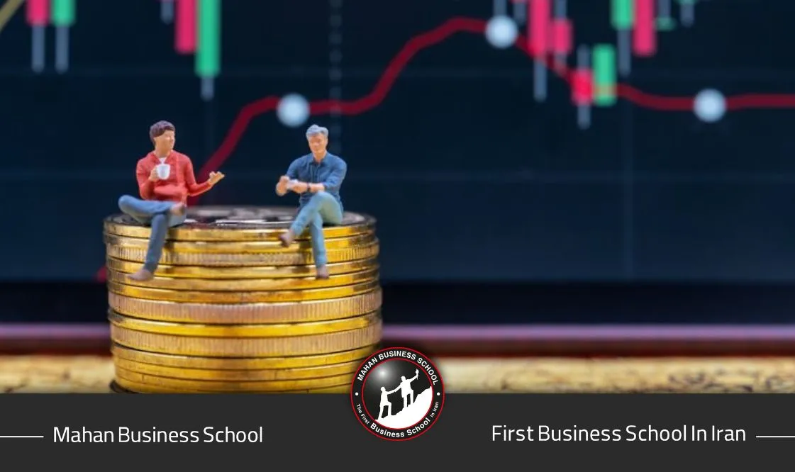 گفت‌وگوی تیم بازاریابی درباره شناخت بازار هدف و رفتار مشتری