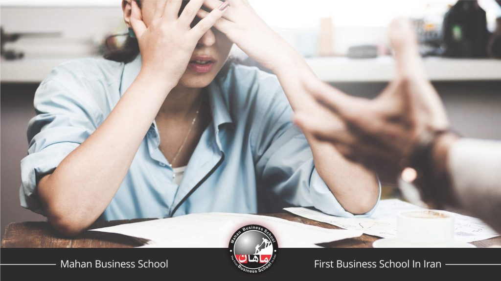 قوانین حمایتی و نگرش‌های سنتی از عوامل تشدید خشونت علیه زنان در محیط‌های کاری است.