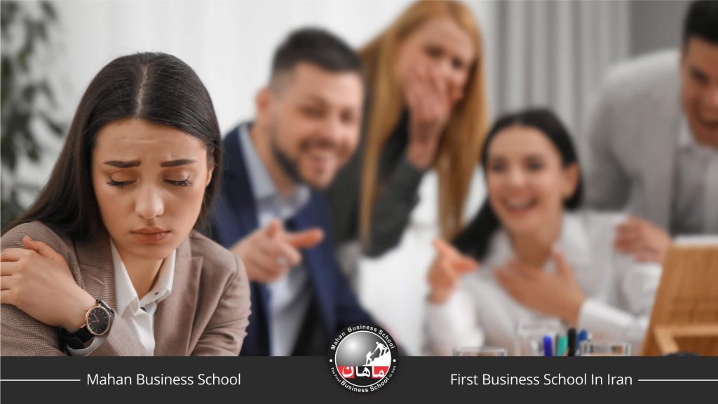 آزار کلامی، تبعیض جنسیتی و نادیده‌گرفتن توانایی زنان از رایج‌ترین شکل‌های خشونت شغلی به شمار می‌روند.