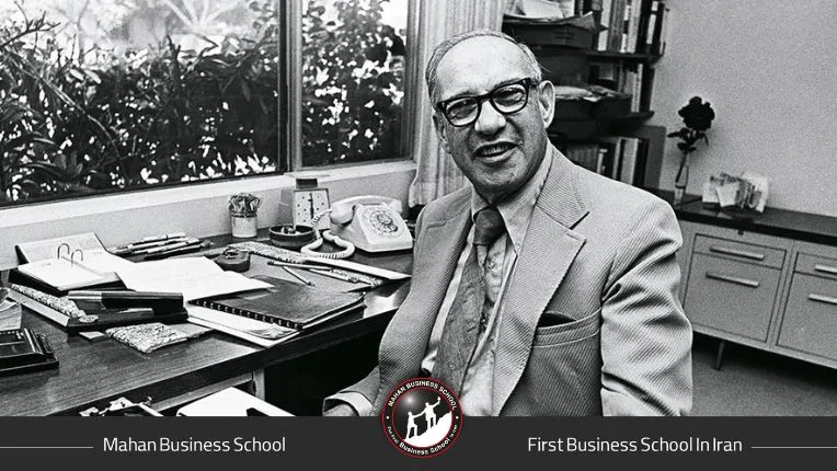 پیتر دراکر، پدر علم مدیریت نوین؛ بنیان‌گذار نگرش «بازاریابی به‌عنوان فلسفه سازمان».