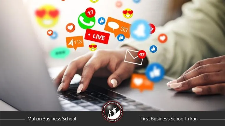 این نوع بازاریابی شامل استفاده از پلتفرم‌های اجتماعی برای تبلیغ و معرفی برند یا محصولات است.

