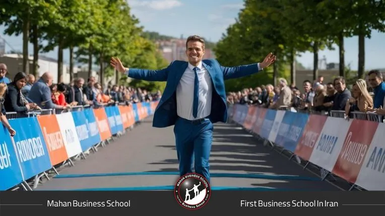 فردی که با آرامش در یک جمع سخنرانی می‌کند یا تعامل اجتماعی موفق دارد.