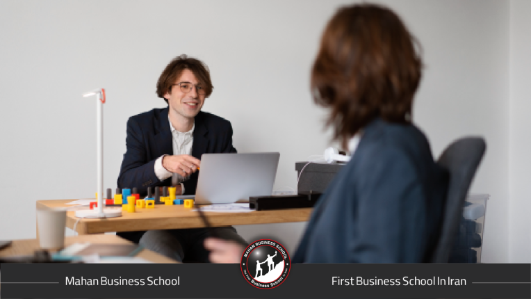 تصویر مفهومی از HR بهعنوان معمار ظرفیت مواجهه با بحران.